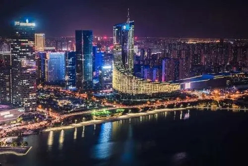 夜景灯光感慨的句子文案