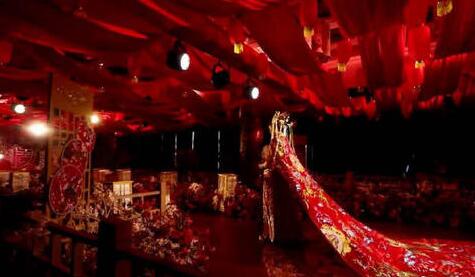 关于凤冠霞帔的文案