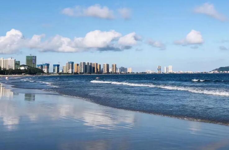 关于沙滩的诗句文案