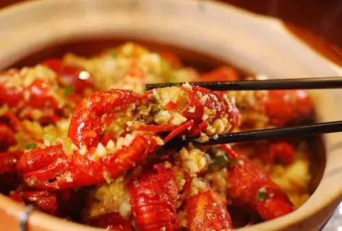 龙虾配啤酒幽默说说文案