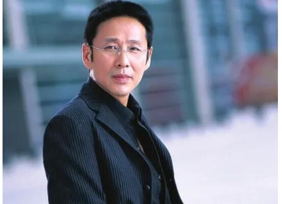 形容男人内在魅力的句子文案