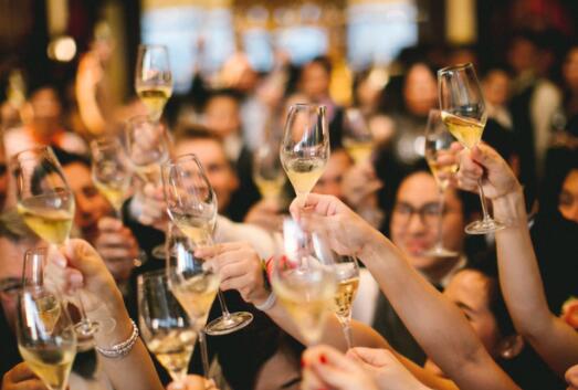 有关蹦迪的幽默句子文案