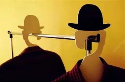 骂人前一套背后一套的句子文案