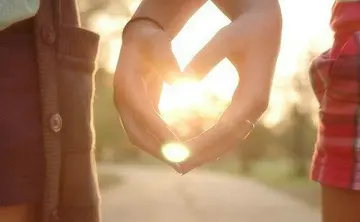 形容两个人感情好的句子文案