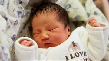 孩子刚出生怎么发朋友圈