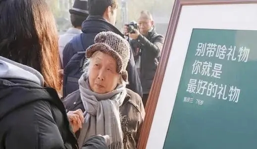 陪伴老人的温暖句子文案