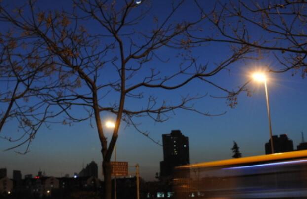 赞美晚上夜景心情短语