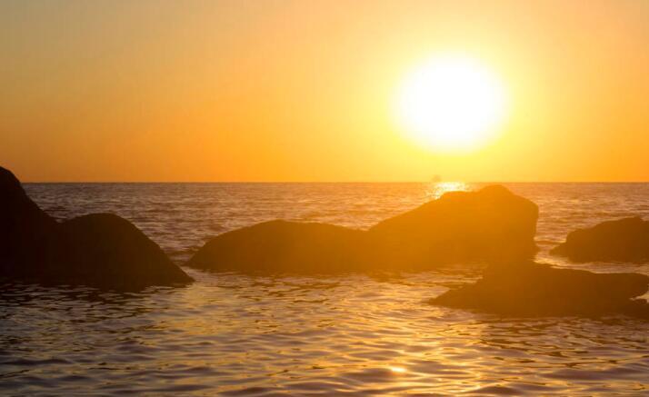 表达开心的搞笑说说文案