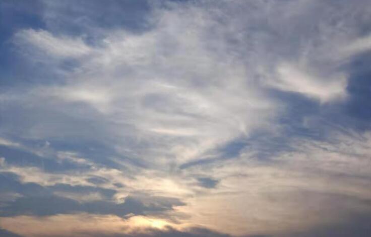 关于云的唯美句子文案简短