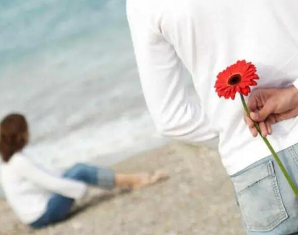 心疼情人工作累的句子文案