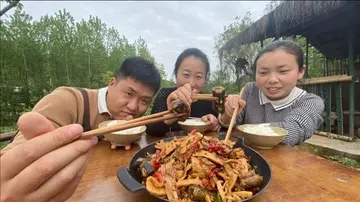 吃个饭发个有趣的说说文案