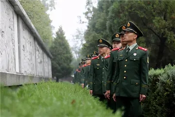 向烈士致敬一段话