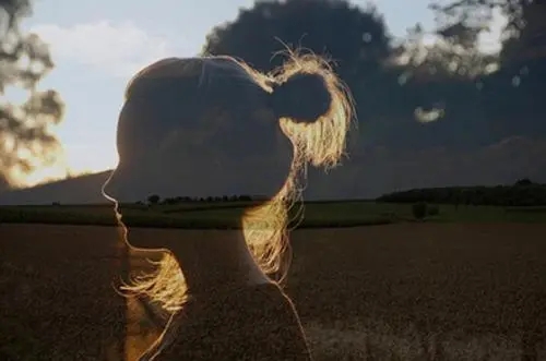 讽刺善于伪装的人句子文案