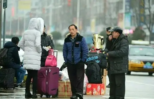 离开家乡出去打拼的句子文案