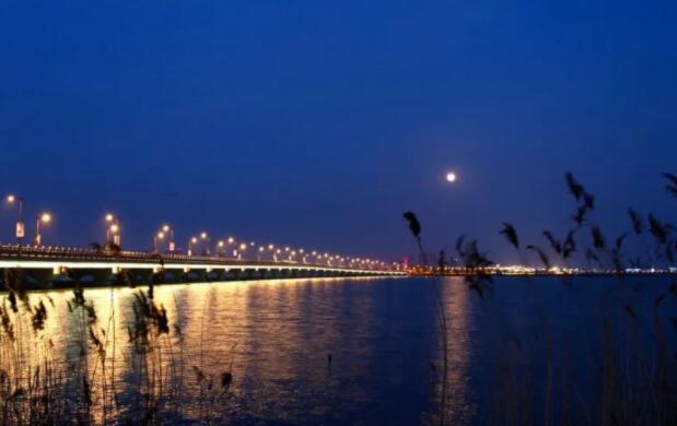 形容月亮美的诗词