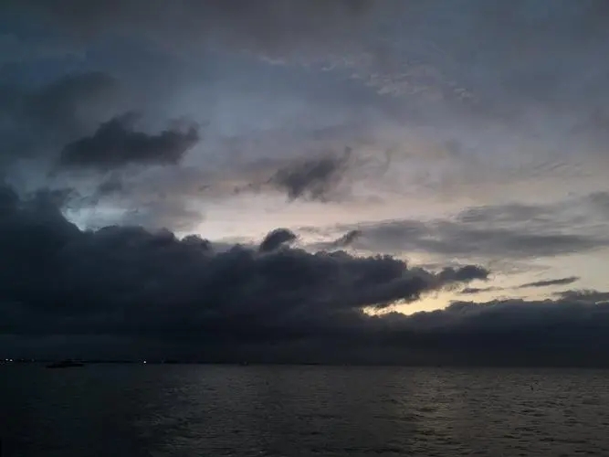 描写阴天的优美句子文案