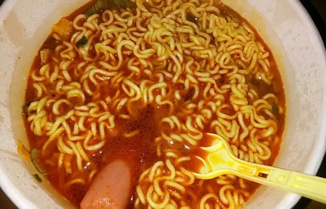 吃泡面的幽默句子文案