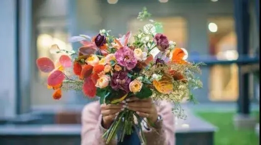 插花图片发朋友圈怎么说