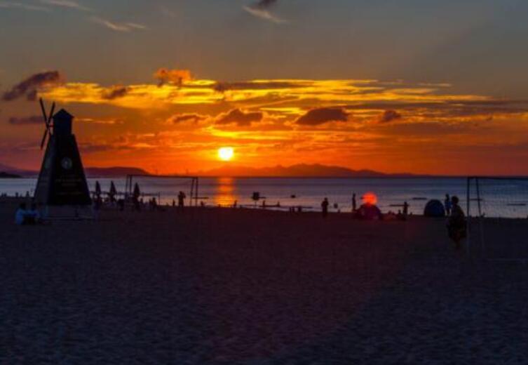 退潮后的海滩优美句子文案