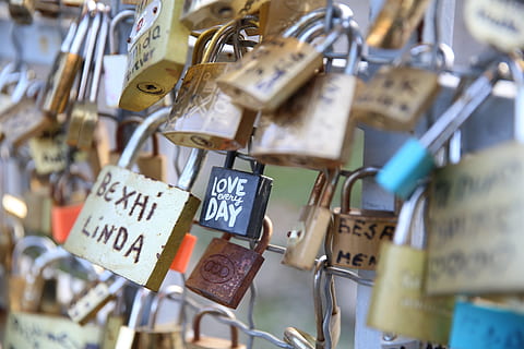 喊情人起床的句子文案