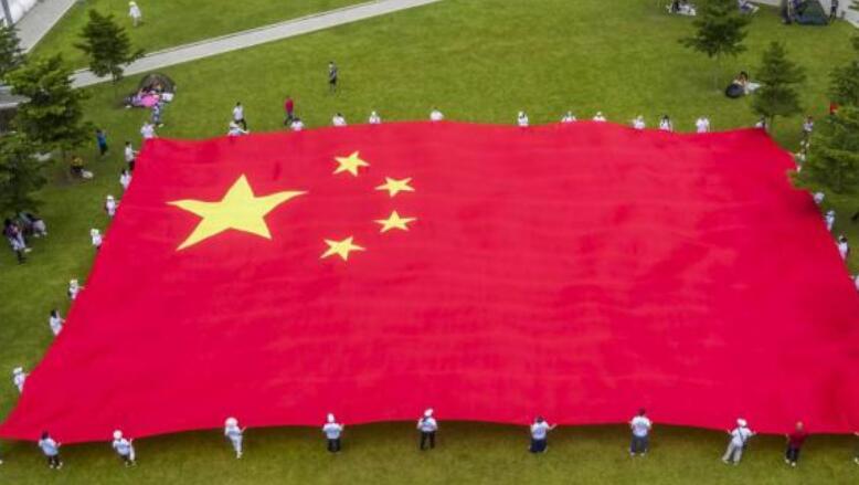 升国旗爱国的句子文案