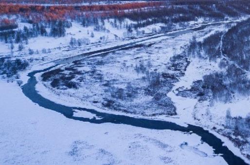 写雪的唯美诗句文案10句小雪