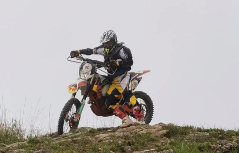 关于丛林摩托车越野文案