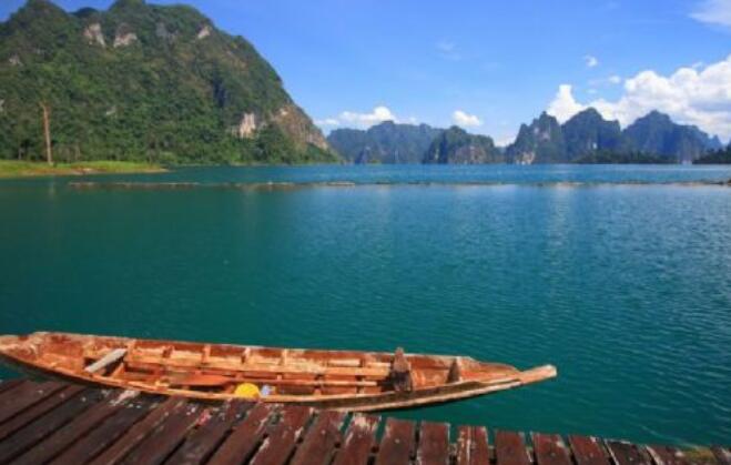 一个人在湖边的心情说说文案