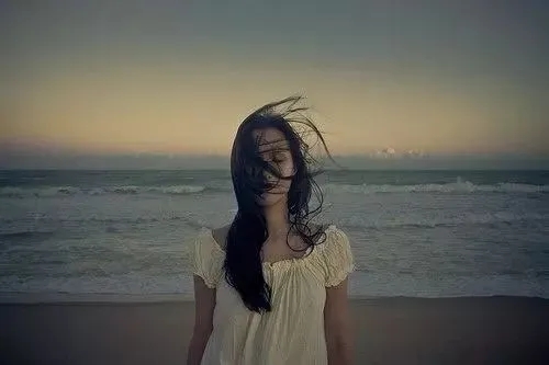 特别伤感心累的句子文案