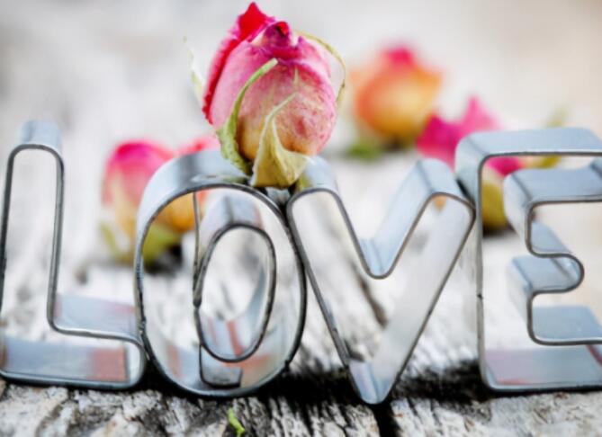 发朋友圈给一个人表白