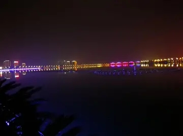 江边夜景的心情说说文案