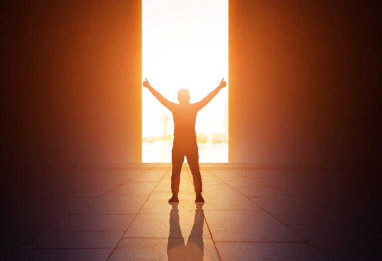 激励逆境中男人的句子文案