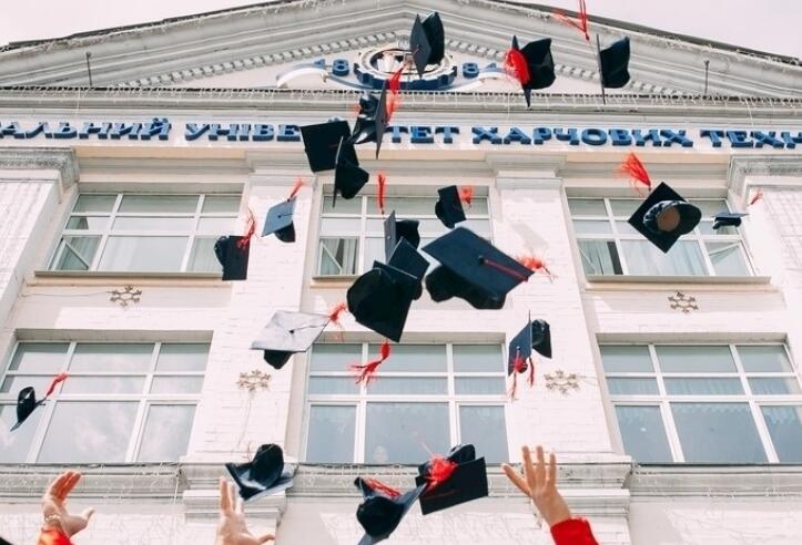 大学毕业祝福语10字内