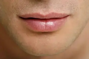 配嘴唇的朋友圈说说文案