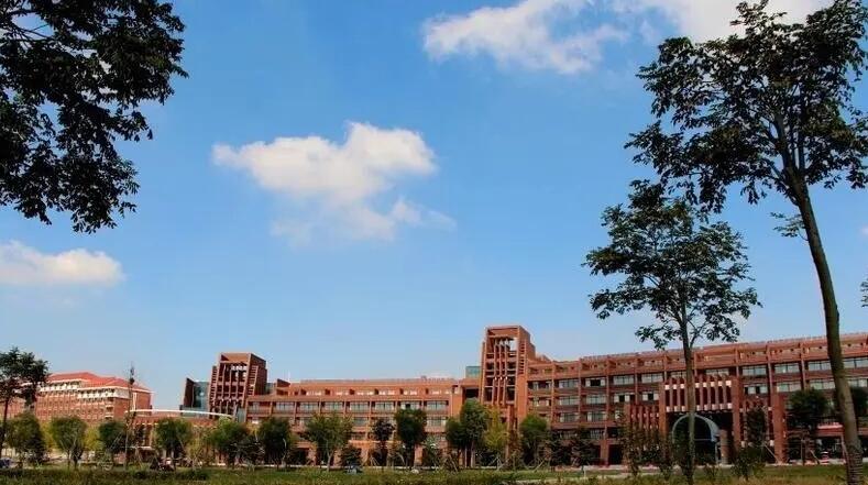 介绍学校的句子文案简短