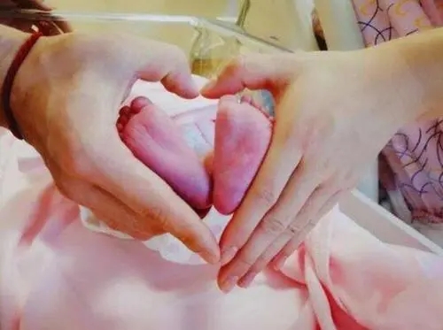 新生儿男孩朋友圈报喜