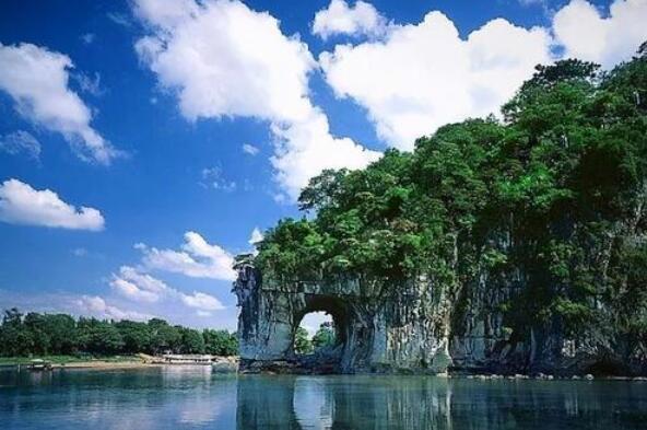 描写江南山水美景的诗句文案