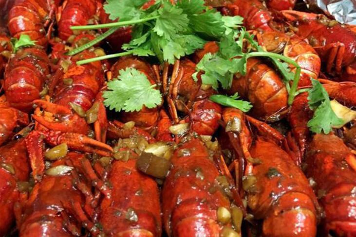 吃龙虾的心情说说文案