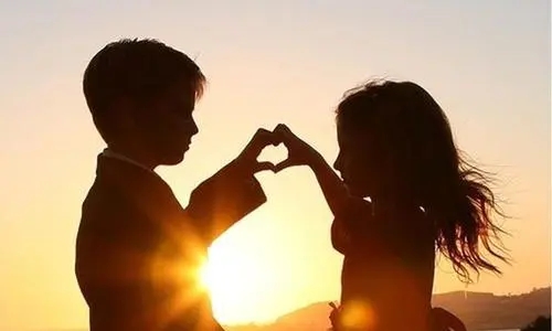 赞美爱情诗句经典语录文案