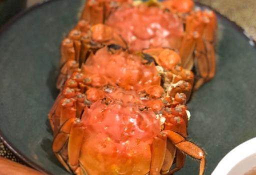 吃螃蟹的心情说说文案配图