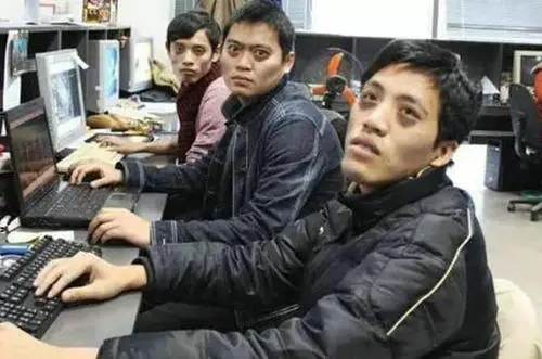 加班到很晚的幽默句子文案