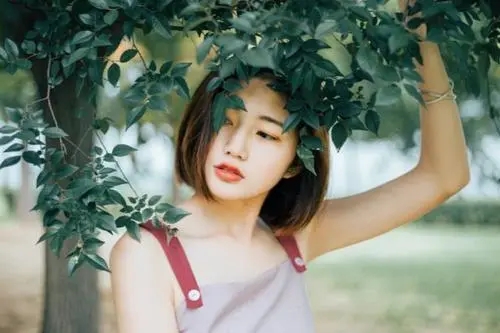 女孩正能量的简短句子文案