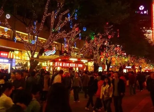 描写元旦热闹场面的句子文案