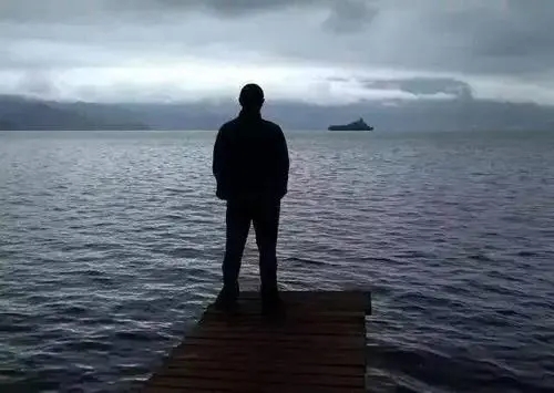 人还得靠自己的诗句文案