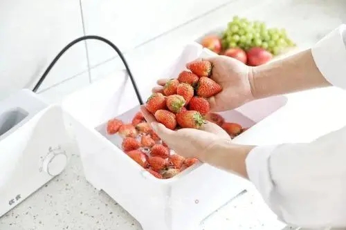 朋友圈晒吃草莓的短句