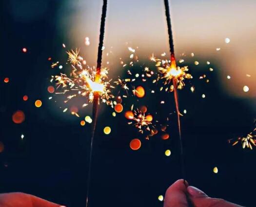 跨年夜适合发的朋友圈2024