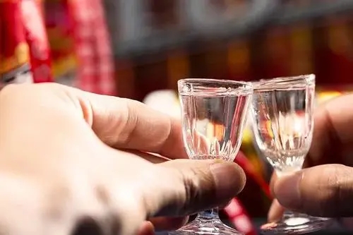 喝酒的说说搞笑的句子文案