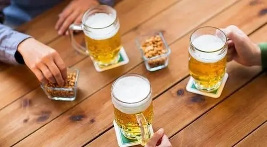 女人喝酒发朋友圈的句子文案