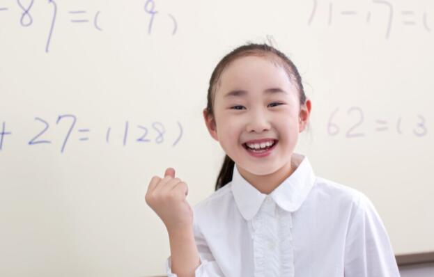 对男孩的寄语唯美句子文案