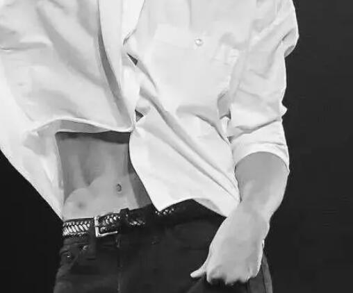 夸男生腹肌帅的句子文案